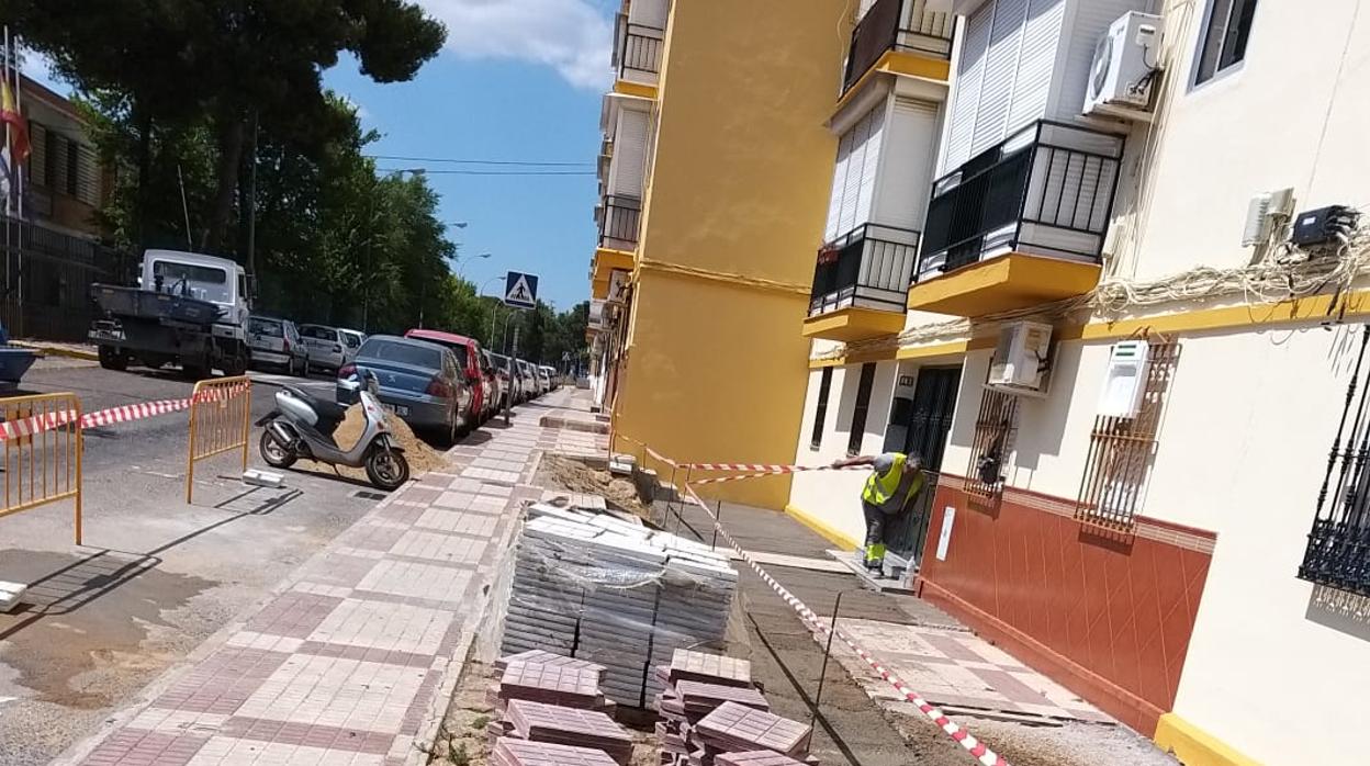 Una de las calles de la barriada Pablo VI de Alcalá de Guadaíra