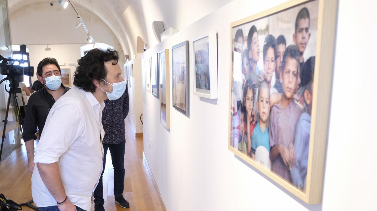 José María González, visitó la exposición ‘Impasse. Refugiados en el limbo