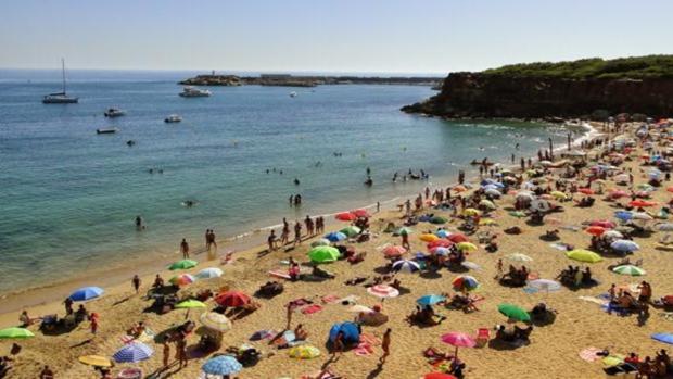 Cerrados los accesos a las playas gaditanas de Bolonia, Cala del Aceite, Zahora, Zahara y Los Caños