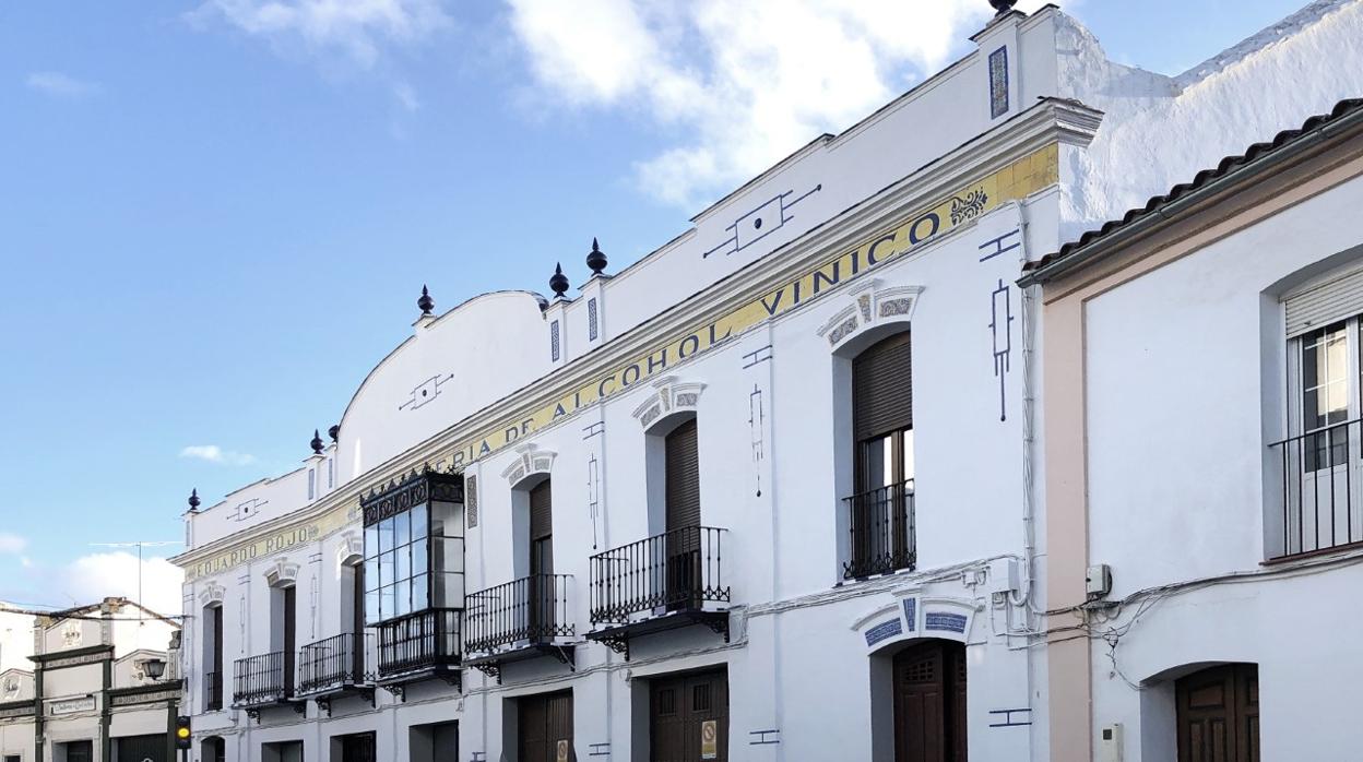 Las obras de rehabilitación de un edificio en Constantina han sacado a la luz un azulejo del siglo XIX