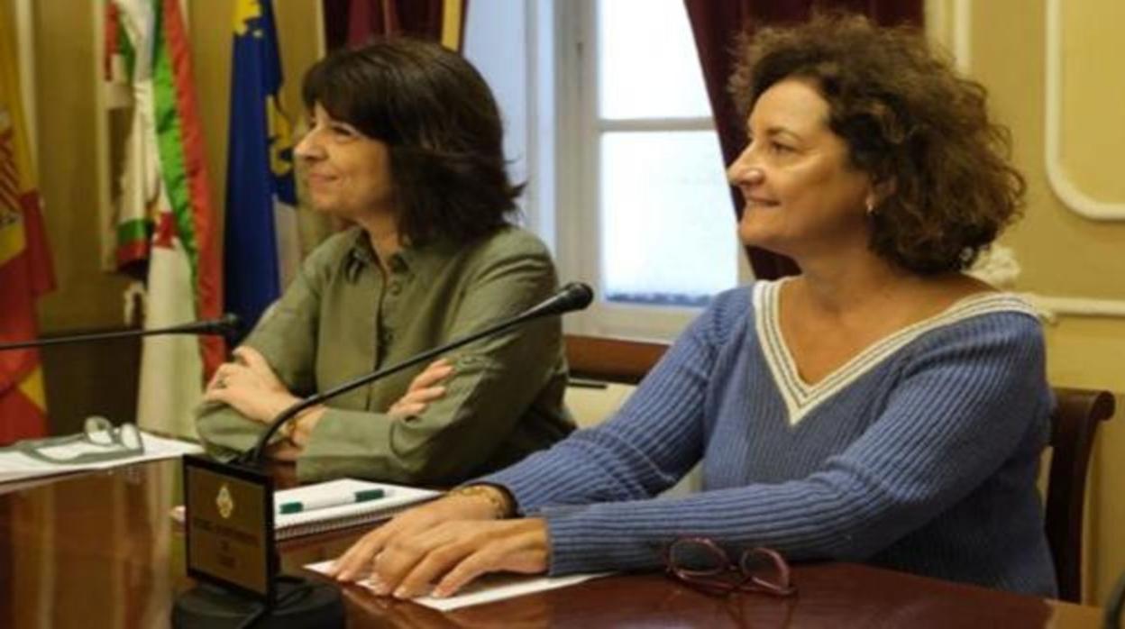 Las concejalas de Ciudadanos, Lucrecia Valverde y Carmen Fidalgo.