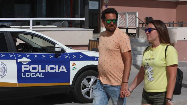 La Policía Local de Cádiz tampoco prestará servicios especiales en la movida, barrios, mercados ni de violencia de género