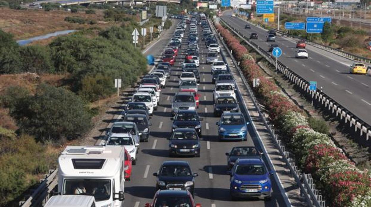 Imagen de atasco en el nudo de Tres Caminos.