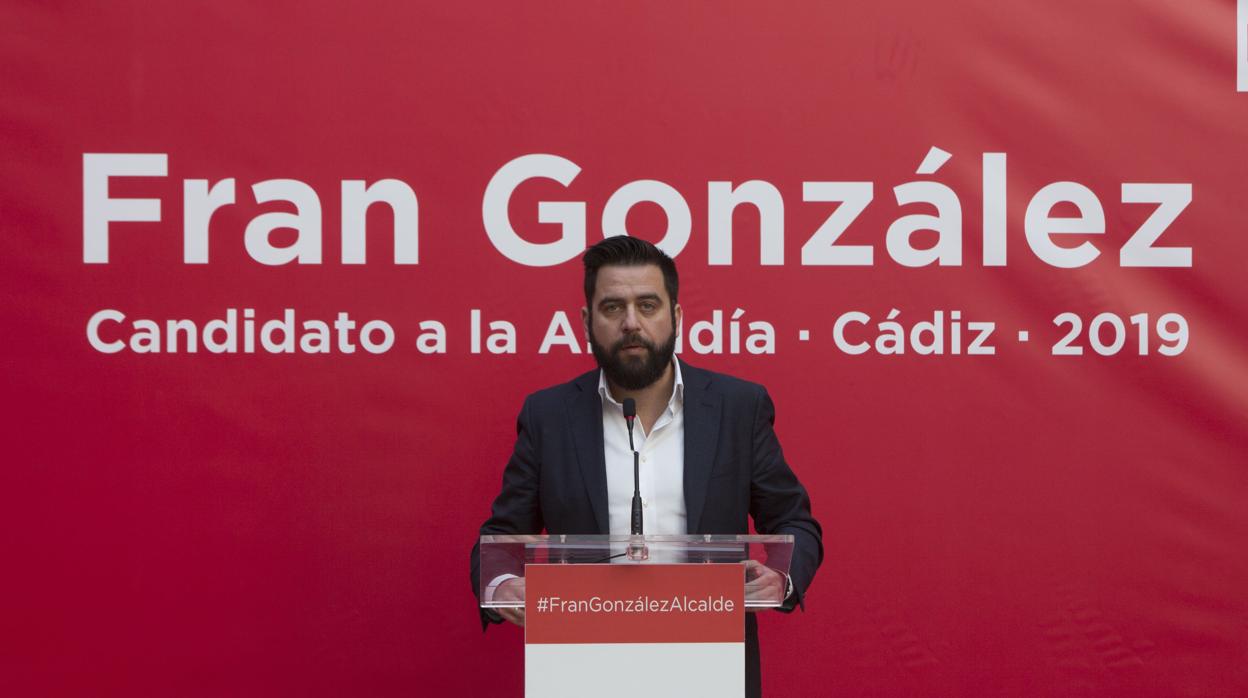 Fran González volverá al primer plano político como delegado de Zona Franca de Cádiz.