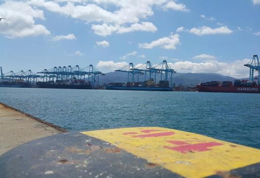 Confirmado: Dos tripulantes del petrolero inmovilizado en el puerto de Algeciras dan positivo con el test PCR
