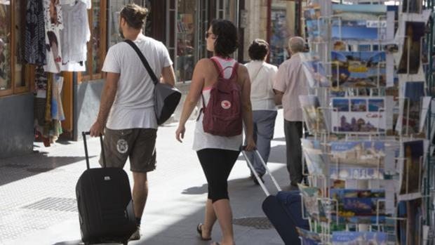 AVVA: «El Ayuntamiento de Cádiz no puede anular ni limitar las viviendas turísticas»