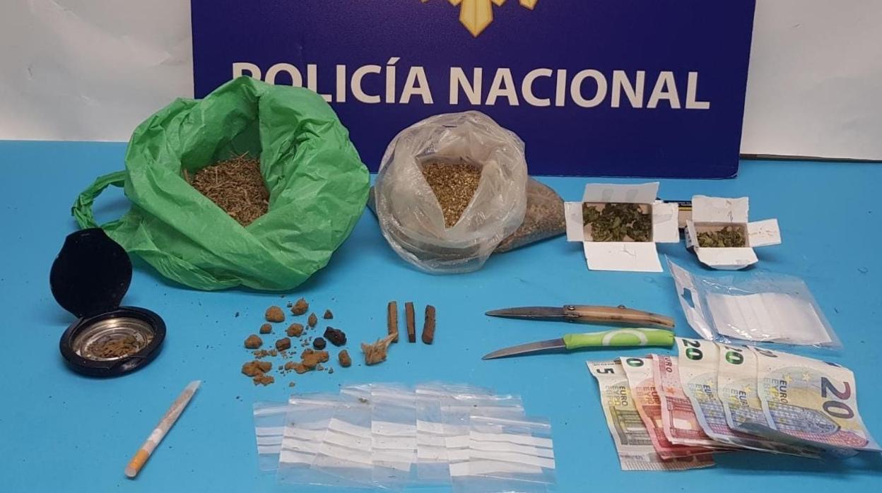 Detenidos dos hermanos en Puerto Real por venta de hachís y marihuana en su vivienda