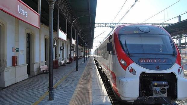 La Policía Local de Utrera desaloja del tren y multa a una mujer por negarse a utilizar la mascarilla