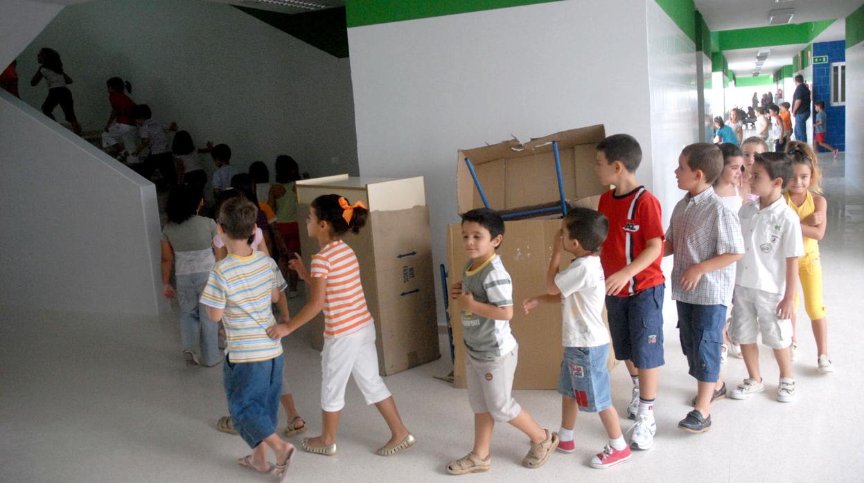 Niños de un colegio de Jerez, el primer día de clase.