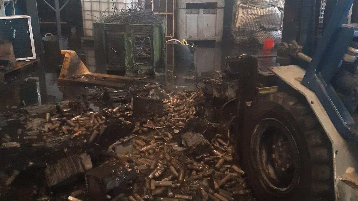 Sofocado un incendio en una nave de reciclaje de materiales de Sanlúcar