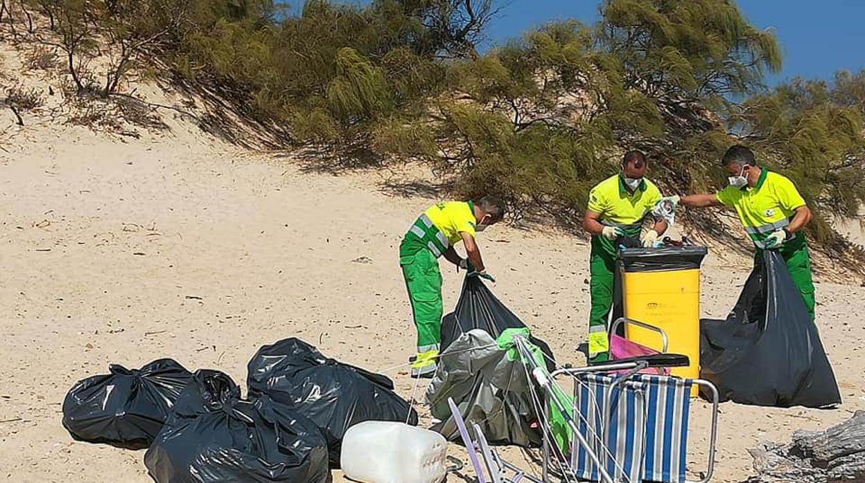 Las basuras provocan una guerra de «vecinos contra vecinos»