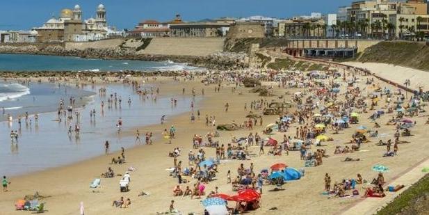 Apuñala en el abdomen a un hombre en la playa de Santa María del Mar en Cádiz