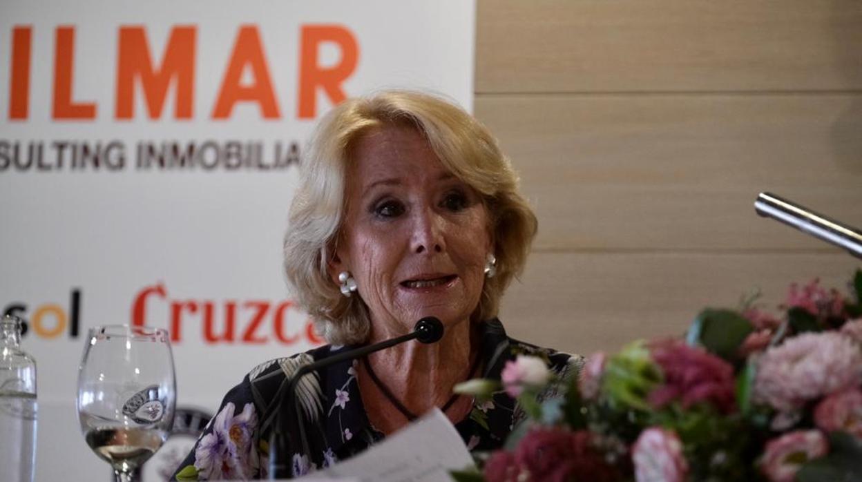 Esperanza Aguirre en el Aula de Cultura de Vista Hermosa