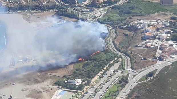 Incendio forestal en Sotogrande, en San Roque