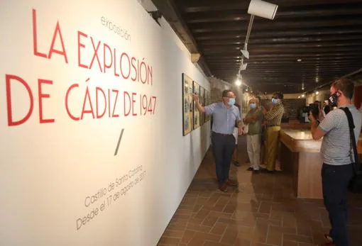 Gran interés en Cádiz por las visitas guiadas a la exposición ‘La Explosión de 1947’