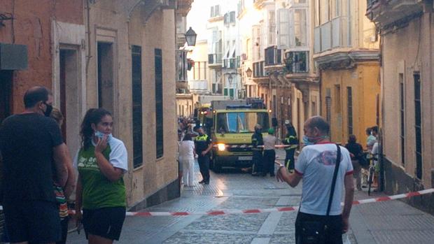 Fuego en una vivienda de la calle Sagasta, en Cádiz