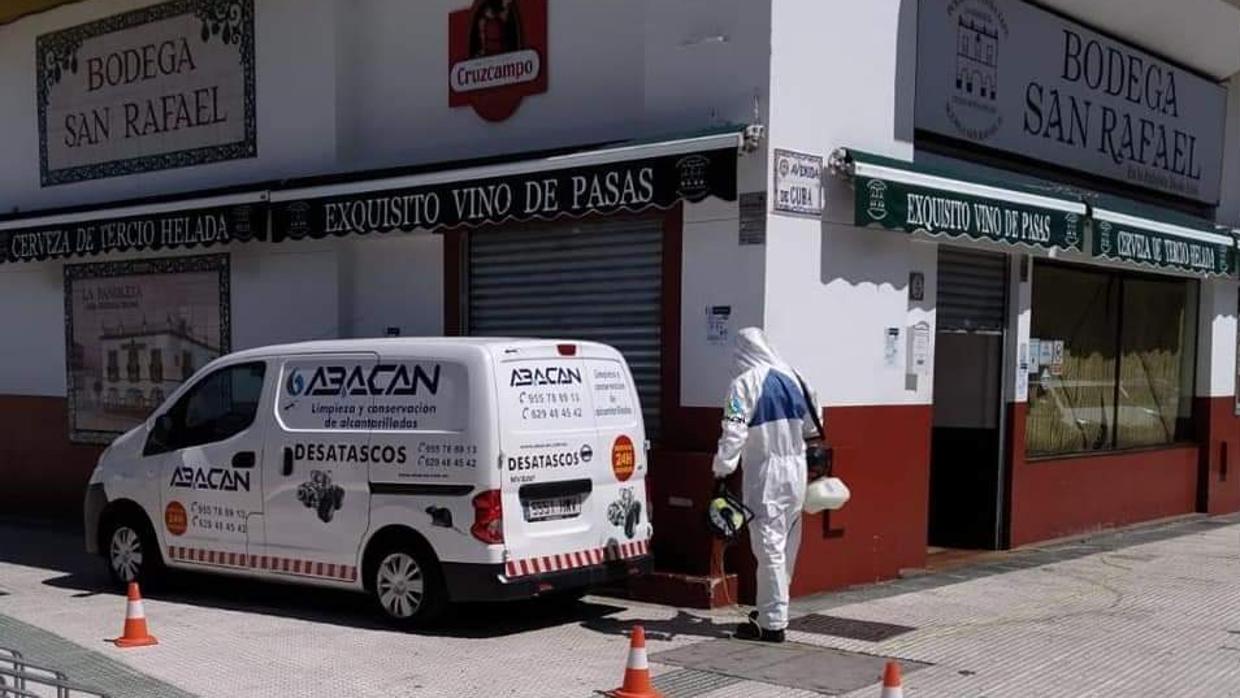 Tareas de desinfección del local por parte de la empresa Abacan