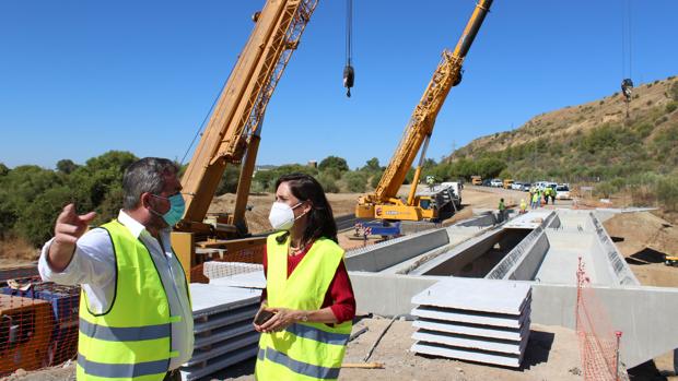 Las obras del puente sobre el río Frailes ya están al 60% de ejecución