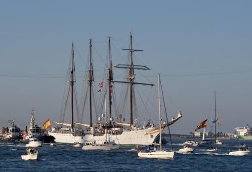 El Juan Sebastián de Elcano inicia su crucero de instrucción más complicado