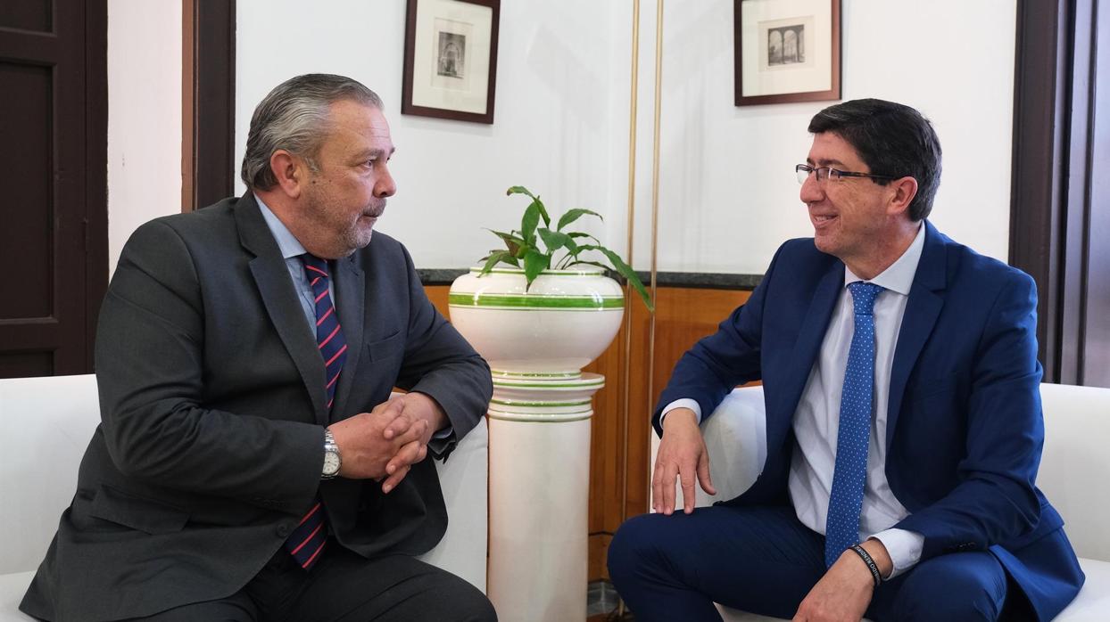 El vicepresidente de la Junta, Juan Marín, junto con el director general de Oficina Judicial y Fiscal, Carlos Rodríguez Sierra