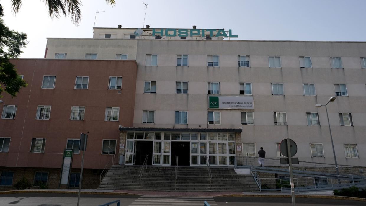 Entrada principal al hospital de Jerez de la Frontera.