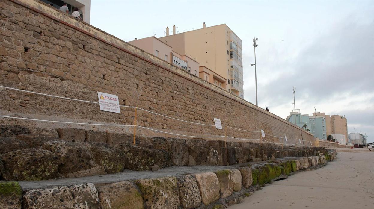 El agua consumida en agosto en Cádiz es un 24,7% mayor que en diciembre