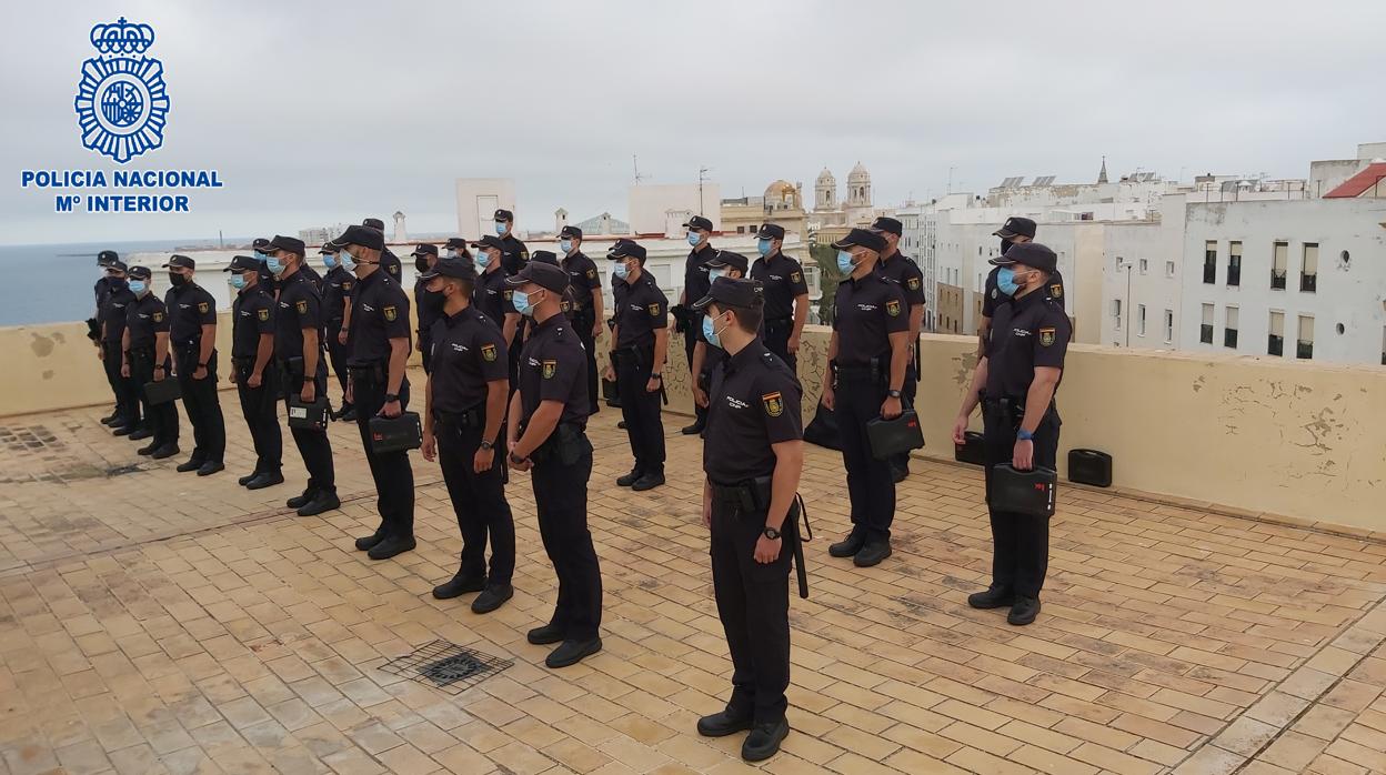 Los nuevos alumnos en prácticas de la Policía Nacional en Cádiz.