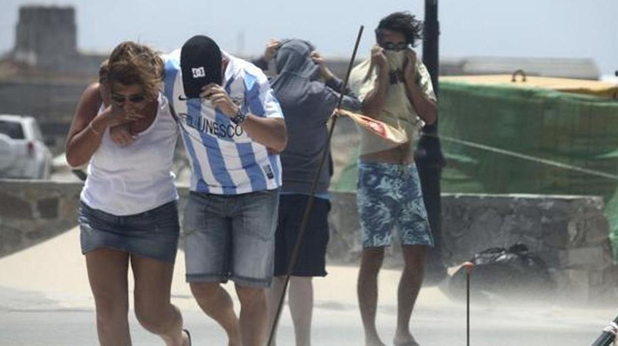 El tiempo en Cádiz: continúa la alerta amarilla y el fuerte viento de levante