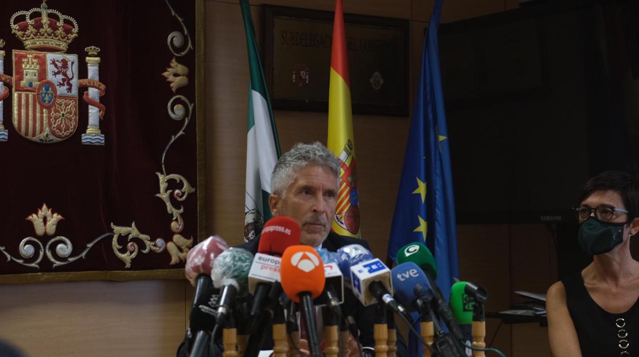 El ministro del Interior, en la rueda de prensa hoy en Cádiz.