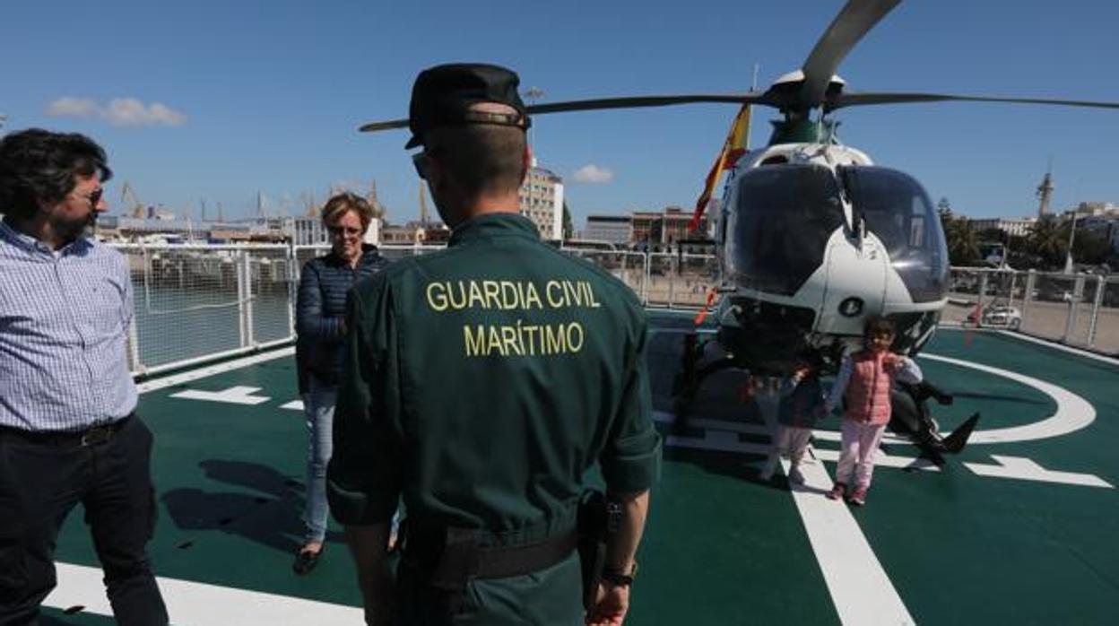 Imagen de archivo de una jornada de puertas abiertas con motivo del 25 aniversario del Servicio Marítimo de la Guardia Civil.