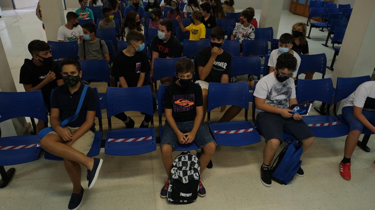 Alumnos del IES Fernando Aguilar de Cádiz, durante la presentación del curso 2020-2021.