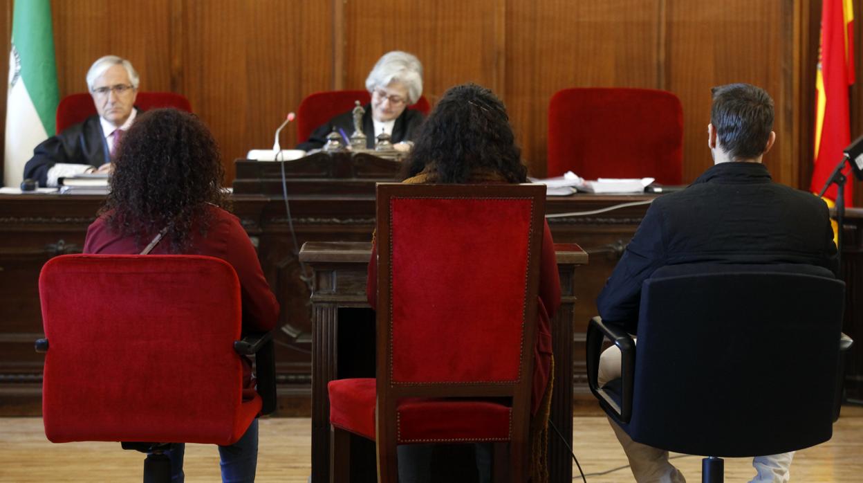 Los tres acusados por el «crimen de las cuñadas» durante el juicio celebrado en febrero en la Audienia