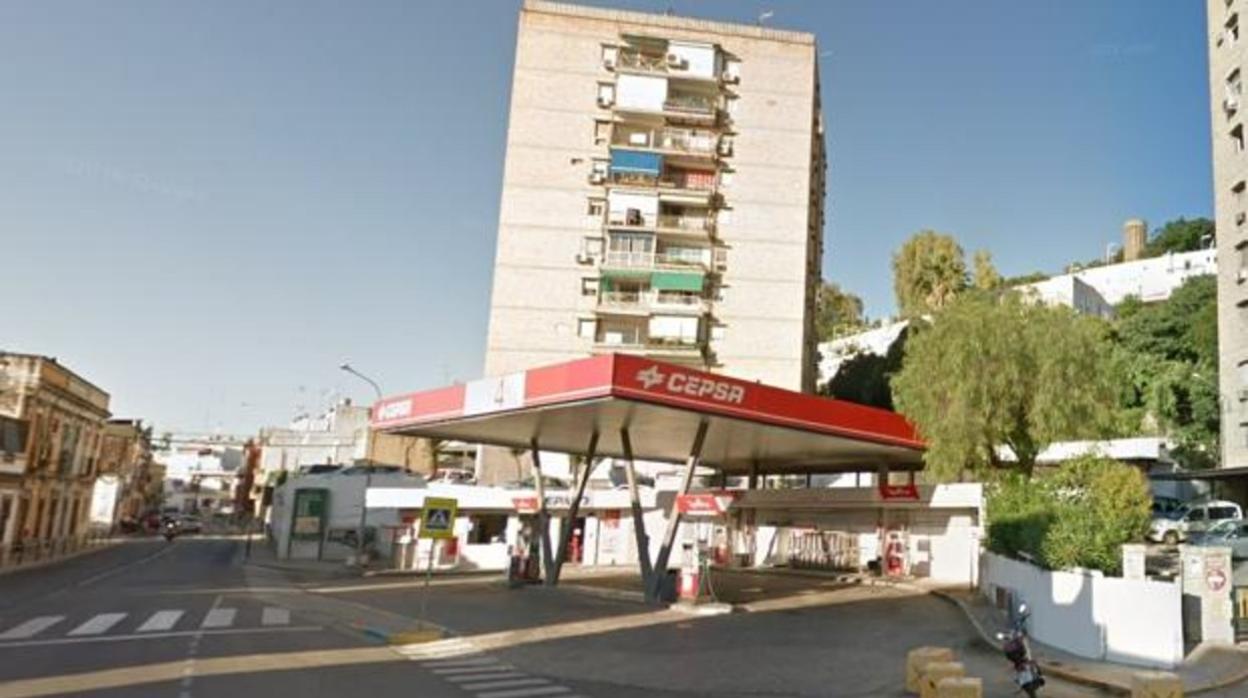 Gasolinera de San Juan de Aznalfarache objeto del atraco por parte del joven condenado