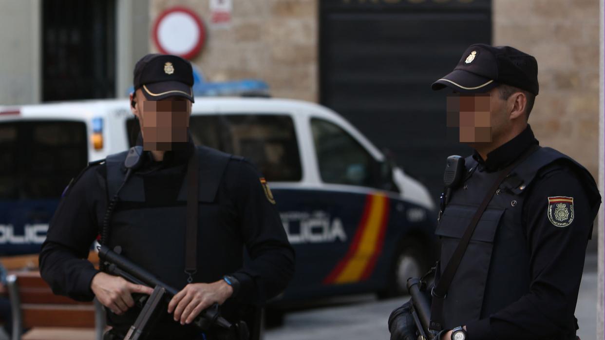 Dos agentes de Policía, en una imagen de archivo.