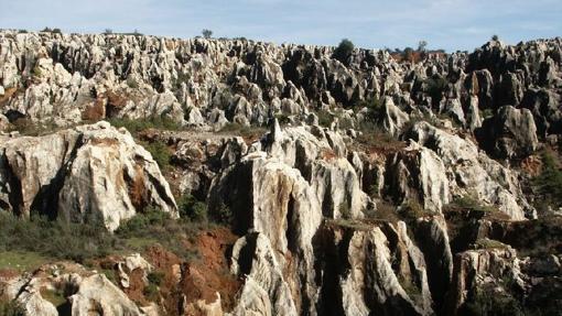 Cerro del Hierro, entre Constantina y San Nicolás del Puerto