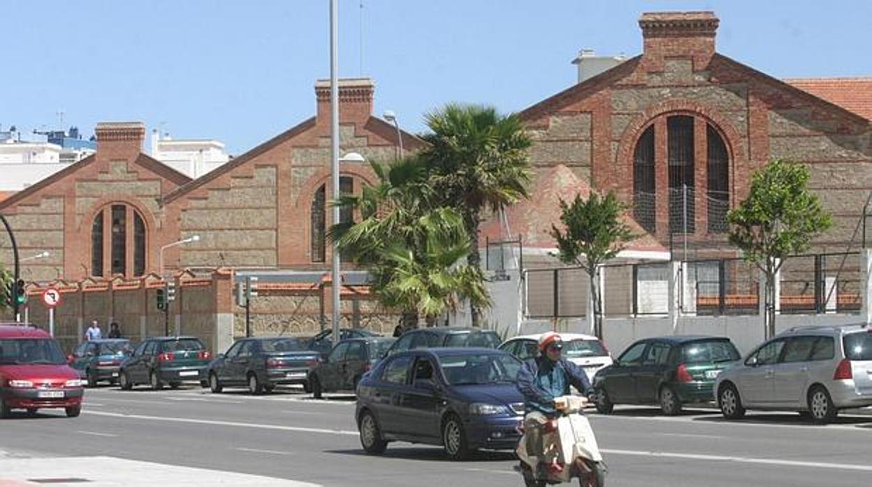 Imagen de los depósitos de tabaco de Cádiz.