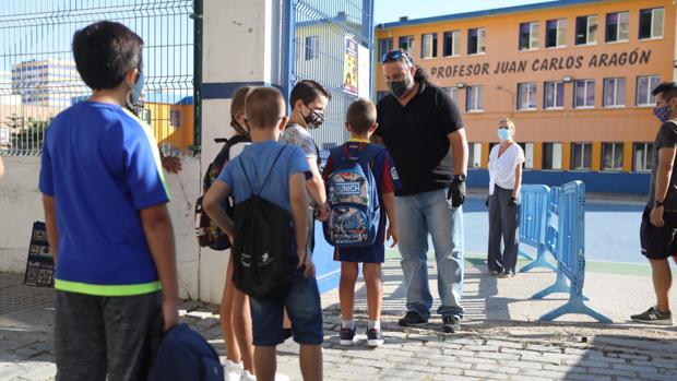 Sólo 22 aulas se han cerrado en Cádiz por el coronavirus y ningún colegio completo