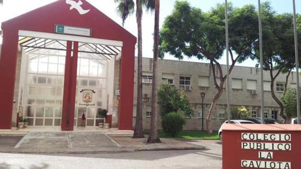 Un aula aislada en el colegio público La Gaviota de El Puerto tras el positivo de un alumno