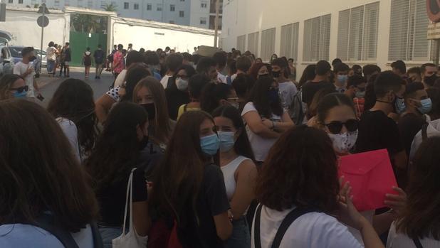 Las alarmantes imágenes de alumnos del IES Drago de Cádiz para denunciar la falta de seguridad frente al Covid-19