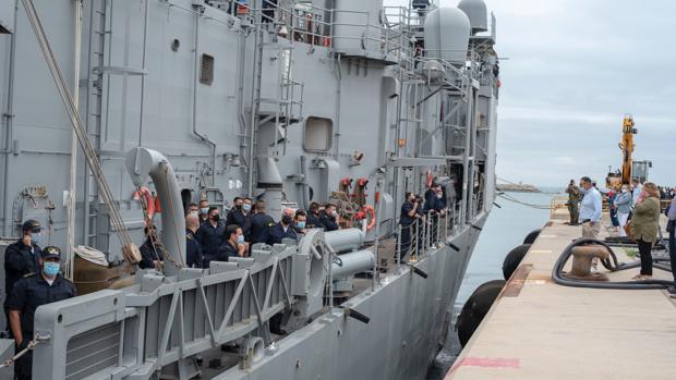 La fragata Reina Sofía zarpa de Rota para luchar contra la piratería