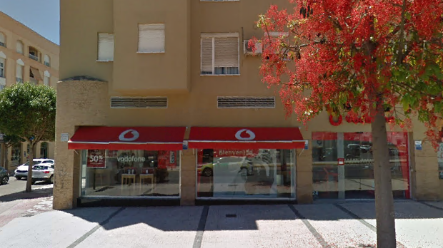 Alunizaje empotrando un coche en una tienda del centro de El Puerto