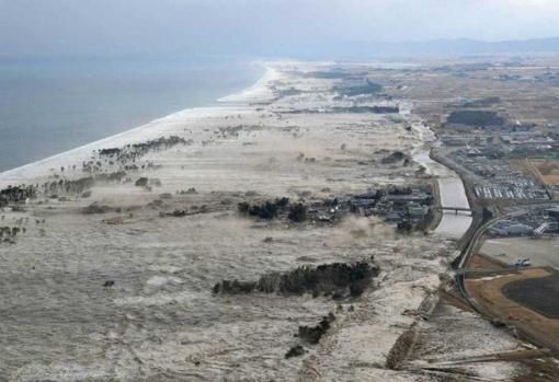 Otra imagen de la proyección en la costa en el documental La Gran Ola.