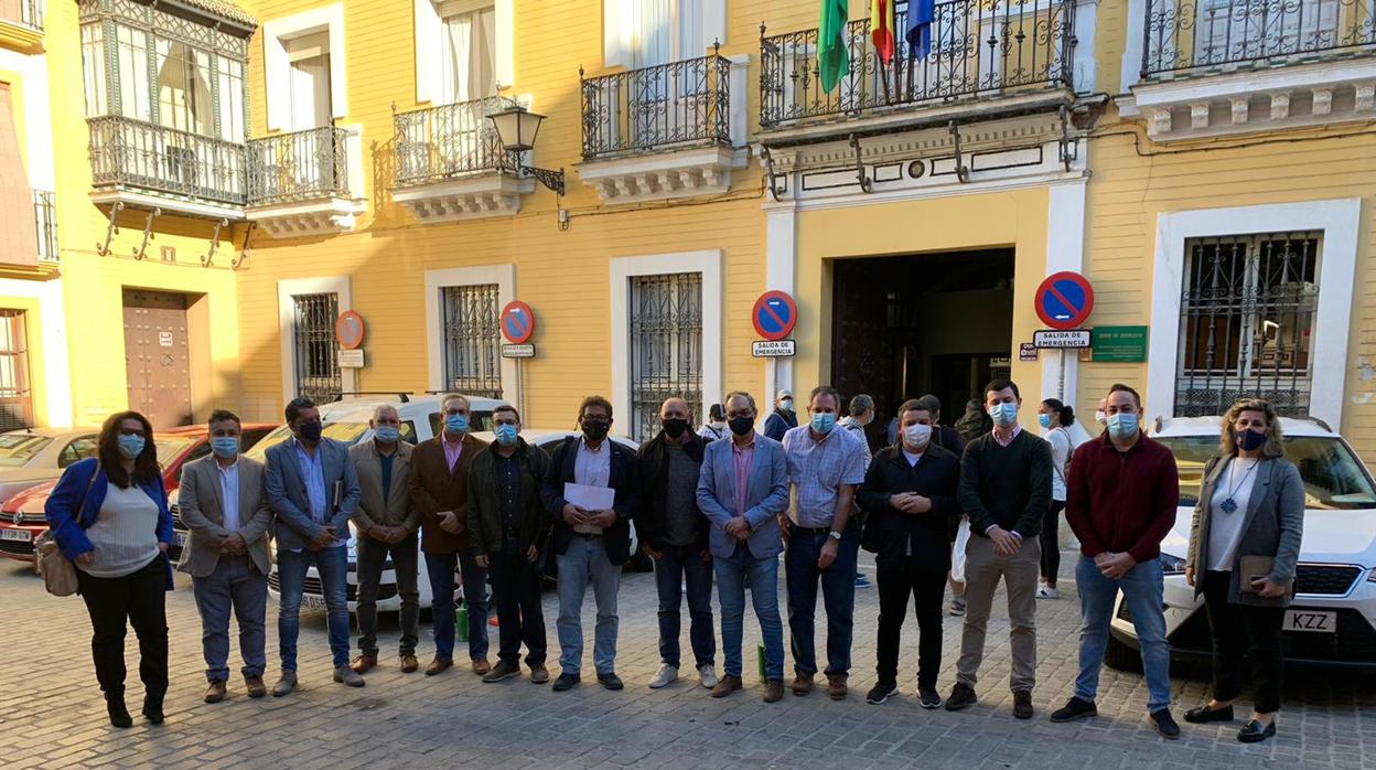 Los alcaldes de la Sierra Morena ante la Delegación Territorial de la Consejería de Fomento