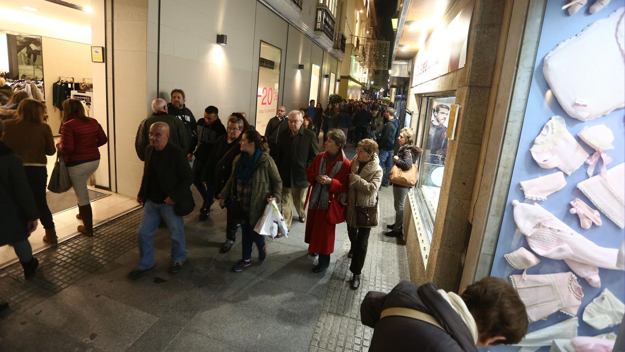 Foto de archivo de las tiendas del centro.