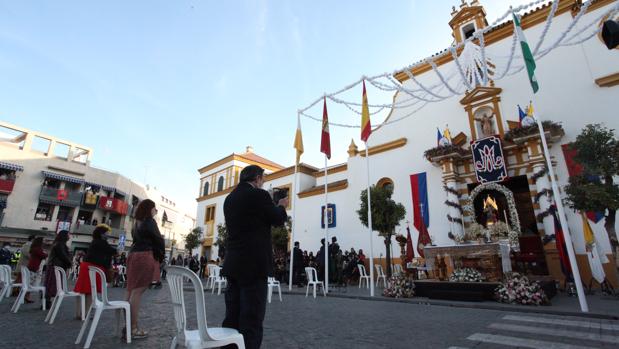 Valme presidió una misa en el exterior en Dos Hermanas
