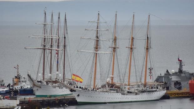 El Elcano y el 'Esmeralda', dos gemelos para conmemorar el quinto centenario del descubrimiento del Estrecho de Magallanes