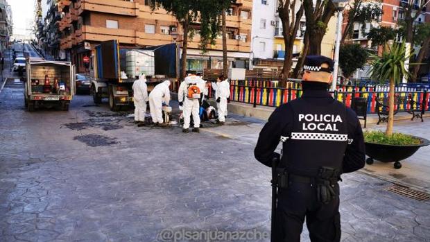 El contagio de cinco policías locales de San Juan deja a la plantilla en la mitad de sus efectivos