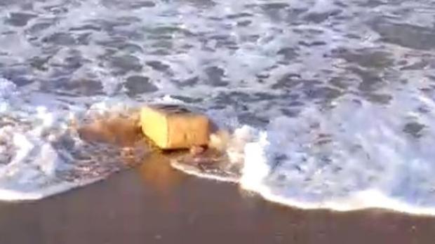 Varios fardos de hachís llegan a las playas de La Caleta, Santa María del Mar y Cortadura, en Cádiz