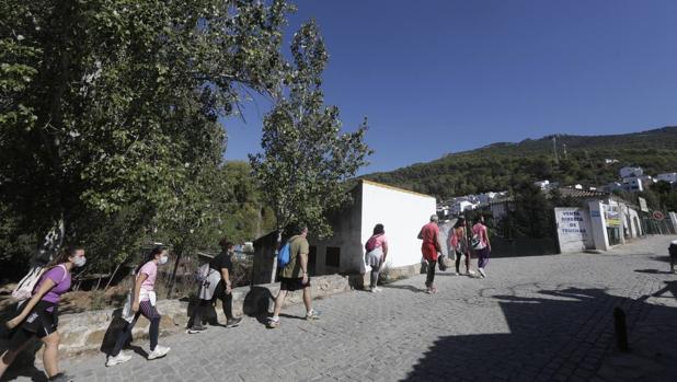 Grazalema supera los 1.000 contagiados por cada 100.000 habitantes a las puertas del Puente