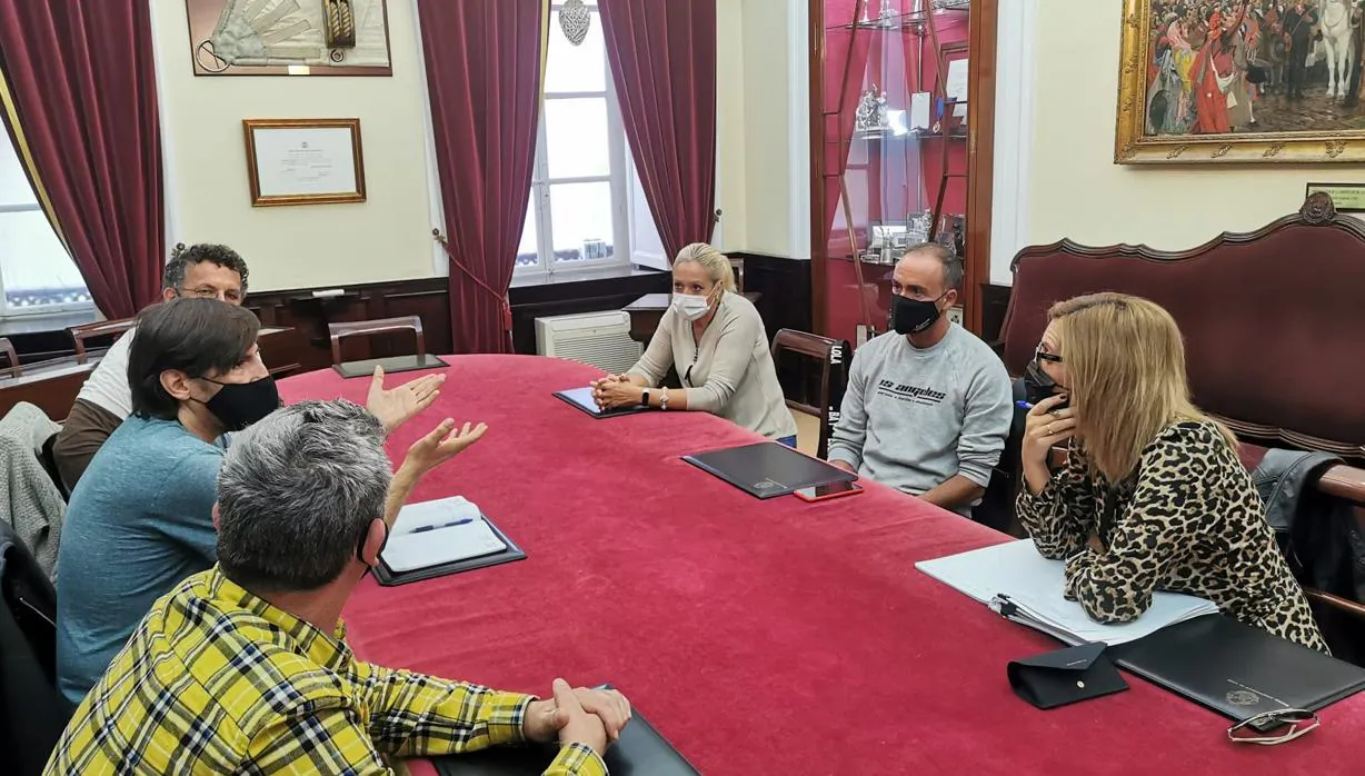 Mara Rodríguez: «El pliego de ayuda a domicilio en Cádiz no puede seguir esperando»